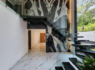 Vestíbulo y acceso a primer nivel · Casa Venta San Angel Nueva
