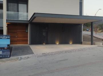 Casa en condominio · 270m² · 3 Recámaras · 3 Estacionamientos · Casa en Venta en Condominio, Altozano Queretaro