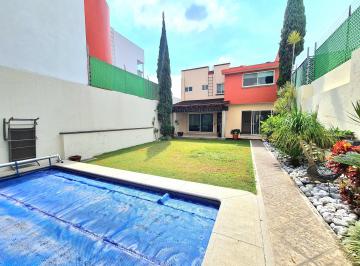 Casa de 5 habitaciones, Cuernavaca · Renta Casa Sola con Alberca y Bungalow en Av San Diego Seguridad 24 Hrs