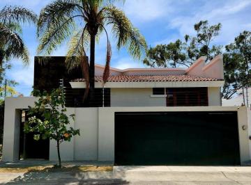 Casa de 4 habitaciones, Zapopan · Casa Venta Bugambilias 2a. Sección, Cochera 4 Autos, Cuarto de Servicio