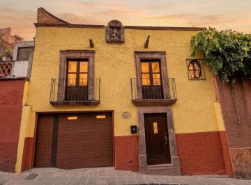 fc6c195eaa1c30b9ffaedde824d6ab552e6e9ecb752114cac351b97327e14856 · Casa en El Centro de San Miguel de Allende con 3 Recámaras y Rooftop