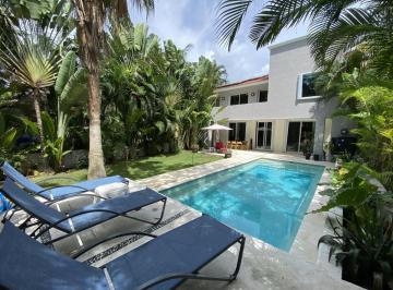 Casa · 500m² · 4 Recámaras · 2 Estacionamientos · Casa en Puerto Aventuras