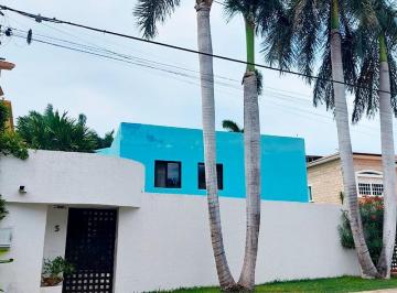 Casa de 5 habitaciones, Cancún · Casa en Venta en Residencial Campestre, Cancún.