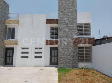Casa · 120m² · 3 Recámaras · 1 Estacionamiento · Casa en Venta Fraccionamiento La Esfera, San Juan del Río, Querétaro.