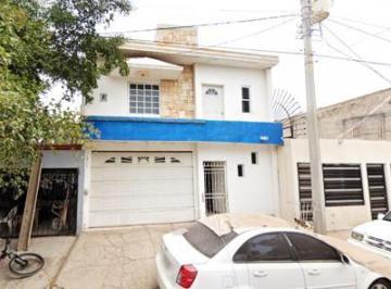 Casa de 4 habitaciones, Salvador Alvarado · Venta de Casa Boulevard de Las Fuentes