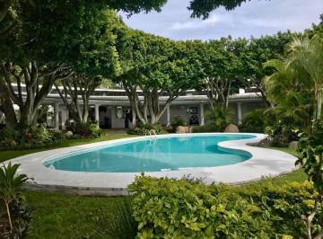 Casa de 3 habitaciones, Cuernavaca · Grandiosa Casa, con Una Vista Hacia La Naturaleza, y un Reconfortante Descanso.
