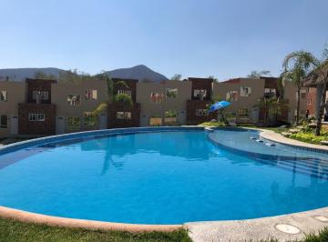 Casa de 3 habitaciones, Xochitepec · Casa Nueva con Alberca, Acabados de Lujo Amplios Jardines