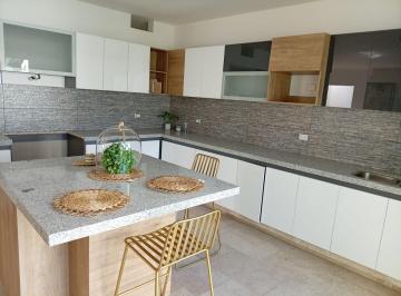 Casa de 5 habitaciones, Jiutepec · Casas con Alberca Privada y Jacuzzi, Jardín, Caseta de Vigilancia