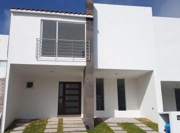 Casa de 3 habitaciones, El Marqués · Casa Grande Dentro de Privada en Zibata