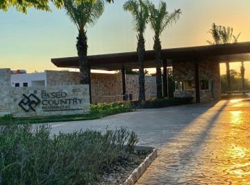 703952803123d4648cd704b741e7443f09ca0f1c0842ff3fd8673a50e1e5dfae · Terreno en Esquina en Privada Paseo Country en Calle Cerrada en Etapa 1