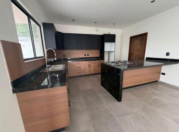 Casa de 4 habitaciones, Saltillo · Casa en Venta en Fracc La Escondida