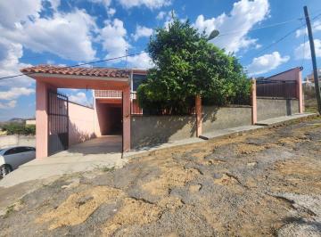 Casa de 4 habitaciones, Ixtapan de la Sal · Amplia Casa Familiar con 4 Recámaras, Espacios Funcionales y Jardín con Potencial Para Alberca.