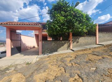 Casa de 4 habitaciones, Ixtapan de la Sal · Colina II con 4 Recámaras, Completamente Amueblada, Equipada y Jardín con Potencial Para Alberca.