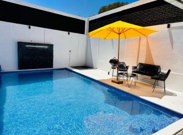 Casa en Venta de 3 habitaciones Tonatico · Los Laureles Residencia con Tres Recámaras, Terraza Ideal Para Relajarse y Alberca Climatizada.