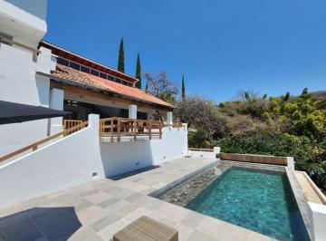 Casa de 5 habitaciones, Ixtapan de la Sal · Casa Villa Dolcezza con Picina con Rebosadero, Amplio Jardín, Amueblada, Equipada y Hermosas Vistas.