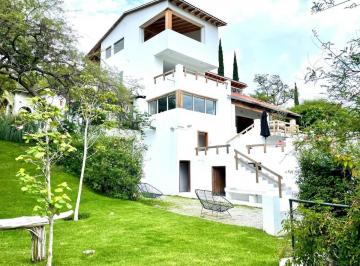 Casa de 5 habitaciones, Ixtapan de la Sal · Casa Villa Dolcezza con Picina con Rebosadero, Amplio Jardín, Amueblada, Equipada y Hermosas Vistas.