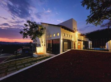 Casa de 3 habitaciones, Ixtapan de la Sal · Tulipanes IV con Alberca, un Solo Nivel, Bonito Jardín, Bonitas Vistas. Amueblada y Equipada.