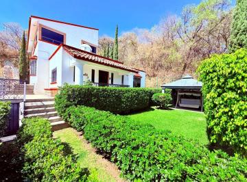 Casa de 5 habitaciones, Ixtapan de la Sal · Casa La Luciérnaga en Renta de Fin de Semana con Alberca, Jardín, Amueblada, Amplia de Fin de Semana