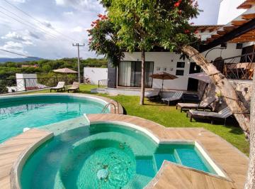 Casa de 4 habitaciones, Ixtapan de la Sal · Casa Dalia II Renta con Jardín, Alberca Climatizada, Jacuzzi, Garaje Techado en Rancho San Diego