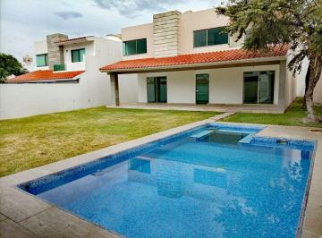 Casa en Venta de 3 habitaciones Lomas de Jiutepec · Casas con Alberca Privada y Jacuzzi Para 4, Excelentes Acabados