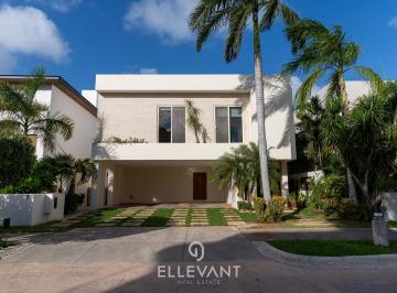 Casa de 4 habitaciones, Benito Juárez · Casa en Venta en Puerto Cancún en Canales