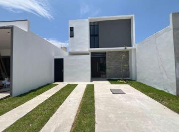 Casa de 3 habitaciones, Villa de Alvarez · Casa en Venta Zona Norte Salida a Comala Dos Plantas Tres Recamaras