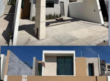 Casa de 4 habitaciones, Colima · Casa Tokio en Venta Subiendo Plaza Zentralia en Colima Colima El Pedregal Residencial con Alberca