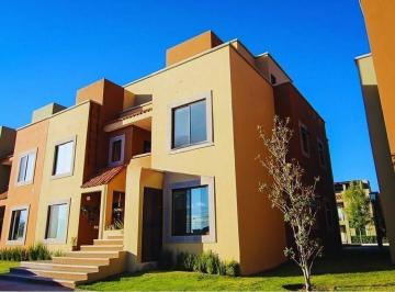 81f5329744bc7a6827eb5695e899f8faaa1bd2fecea6790d0d43afe8fc72ff00 · En Venta Departamento de Dos Niveles en San Miguel: El Deseo Residencial