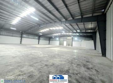 Bodega comercial de 2 habitaciones Renta MN 75,000 · Bodega Plejo C/seguridad 24 - 7