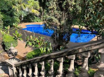 Casa · 1100m² · 5 Recámaras · 6 Estacionamientos - VIGA INMUEBLES · Venta Residencia Vista Hermosa