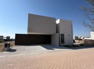 Casa en Venta de 4 habitaciones El Campanario · Lomas de Campanario Norte 13