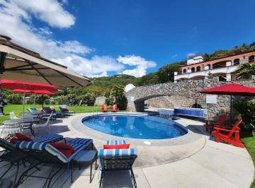 Casa de 7 habitaciones, Ixtapan de la Sal · Quinta Las Princesas con Enorme Jardín, Alberca, Vistas Panorámicas, Imponente, Amueblada y Equipada