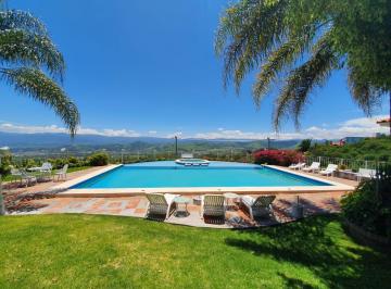 Casa de 6 habitaciones, Ixtapan de la Sal · Lomas, Propiedad Equipada con Alberca, Jacuzzi, Amplio Jardín Palapa, Terraza y Vistas Panorámicas.