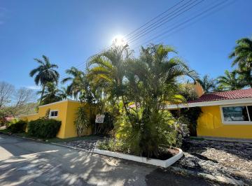 Casa de 4 habitaciones, Mérida · Se Renta Amplia Casa Climatizada con Piscina en El Club de Golf La Ceiba