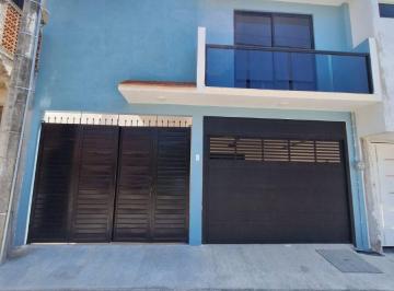 Casa de 3 habitaciones, Xalapa · Amplia Casa 3 Recamaras Cochera 2 Autos Porton Electrico