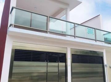 Casa de 3 habitaciones, Xalapa · Amplia en Fraccionamiento Garage 2 Autos, Cisterna