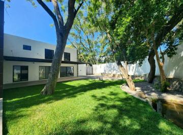 Casa · 210m² · 4 Estacionamientos · Casa en Fraccionamiento en Palmira Tinguindin Cuernavaca - Maz - 1674 - Fr