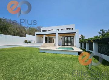 Casa · 790m² · 3 Recámaras · 3 Estacionamientos · Casa en Club de Golf Santa Fe Morelos