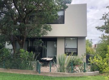 Casa de 4 habitaciones, Querétaro · Casa en Venta en Altozano, Qro