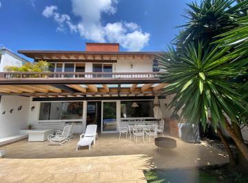 Casa · 250m² · 3 Recámaras · 4 Estacionamientos · Casa en Renta - (4)
