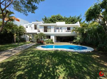 Casa · 365m² · 4 Recámaras · 3 Estacionamientos · Casa en Venta en Vista Hermosa Cuernavaca 4 Recamaras