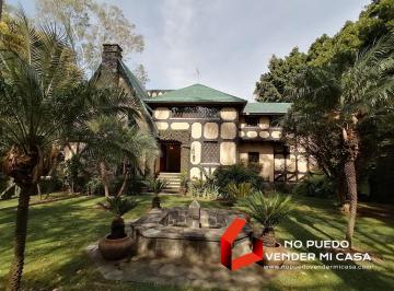 Casa · 468m² · 5 Recámaras · 2 Estacionamientos · Casa con Original Estilo Alemán Rancho Cortes