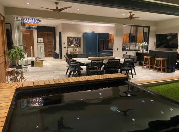 Casa · 350m² · 4 Recámaras · 2 Estacionamientos · Casa en Pueblo Tetela del Monte