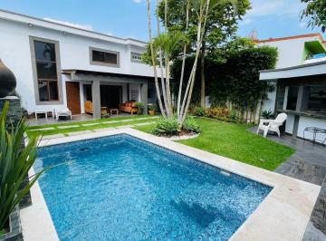 Casa de 3 habitaciones, Cuernavaca · Amplia Casa con Jardin y Alberca en Zona Norte