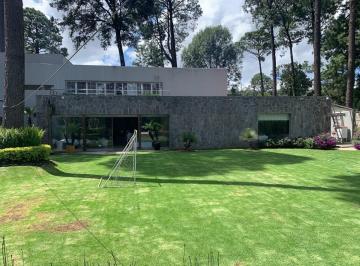 Casa · 1000m² · 5 Recámaras · 6 Estacionamientos · Increíble Casa en Venta en Avandaro