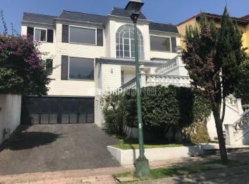 Casa · 450m² · 4 Recámaras · 4 Estacionamientos · Casa en Calle Cerrada en La Herradura