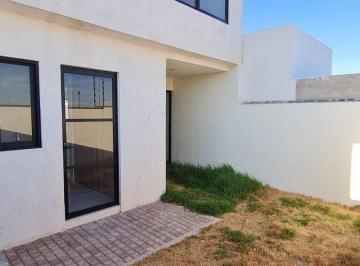 Casa · 126m² · 4 Recámaras · 2 Estacionamientos · Preciosa Casa en Ciudad Maderas, 4 Recamaras, Una en Pb, Jar
