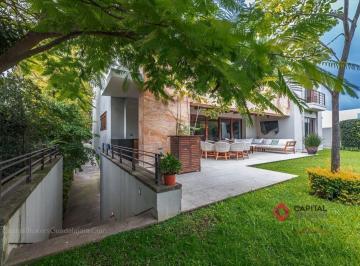 Casa en condominio · 900m² · 4 Recámaras · 6 Estacionamientos · Casa de Lujo en Las Lomas Club de Golf