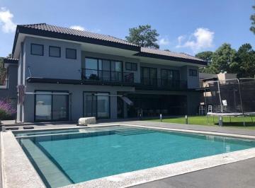 3ba1620dfbaae3e3a5820cf41bc51dcdc3070b718539a733c770178a84de4fde · Casa Valle en Condominio con Seguridad