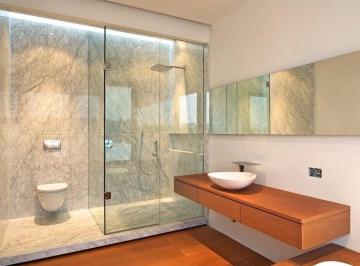 Casa · 490m² · 3 Recámaras · Casa Nueva de Lujo en Zapopan Construcción